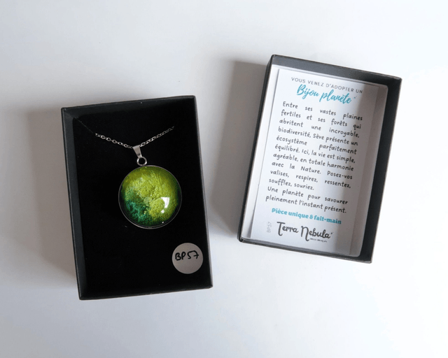 Collier Planète à adopter Sève | BP057 | Pétri
