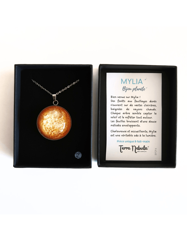Collier Planète à adopter Mylia | BP094 | Pétri
